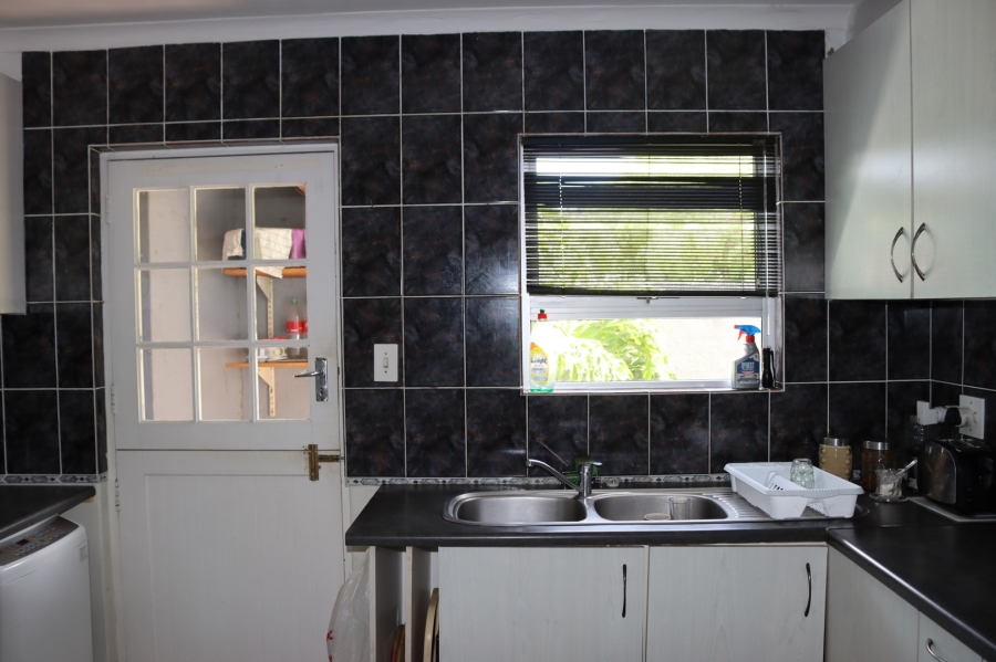 To Let 4 Bedroom Property for Rent in Kleinmond Western Cape